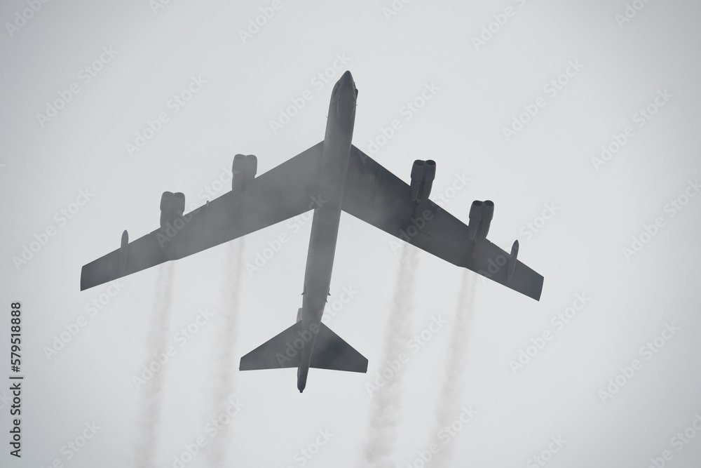 You are currently viewing Quay Len Thu Dam Chiếc Bom Bóng Khổng Lồ Trong Lịch Sử Không Quân Và Nghệ Thuật Quân Sự