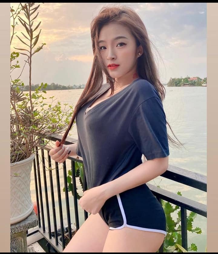 You are currently viewing Gái Xinh Mặc Áo 2 Dây Xu Hướng Thời Trang Gây Tranh Cãi Trên Mạng Xã Hội Việt Nam